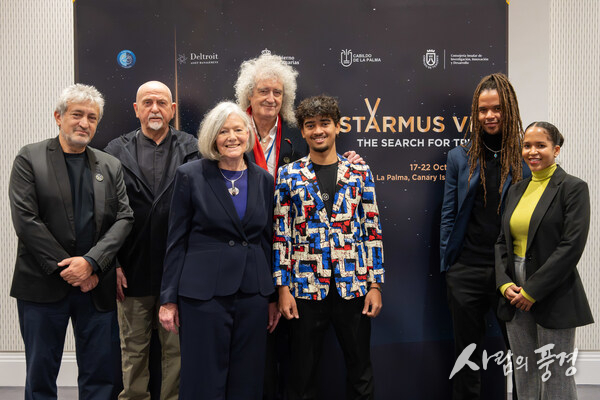 Garik Israelian, Peter Gabriel, Mary Lewis, Sir Brian May, Nick Van-Lawick, Merlin Van-Lawick, Angel Van-Lawick - Jane Goodall’s grandchildren.